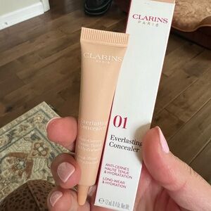 Brand nwt Clarins Everlasting Concealer - shade light